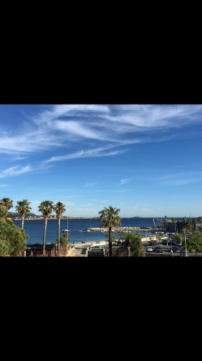 Bandol, vue panoramique sur la mer, la plage, le port